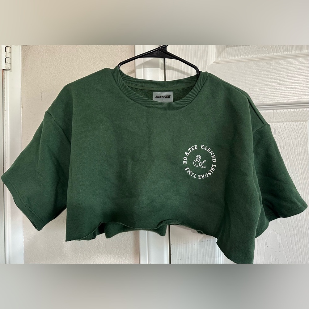 New Green Bo & Tee Cropped Sweatshirt T-shirt Women’s Shirt Clothing Size L